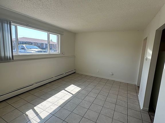 3rd image of 3027 Denver St #4