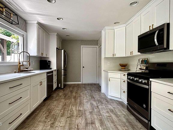 3rd image of 2448 Steiner Road