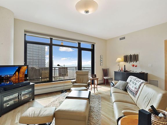 3rd image of 1120 2nd St S #1009