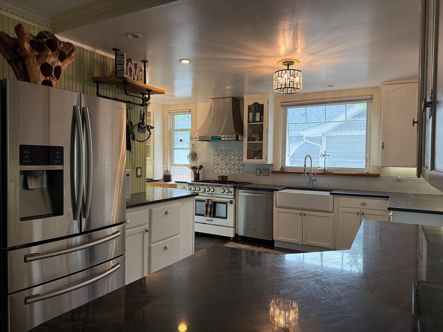4 bed, 2950 sqft, $3,995 — Photo 2