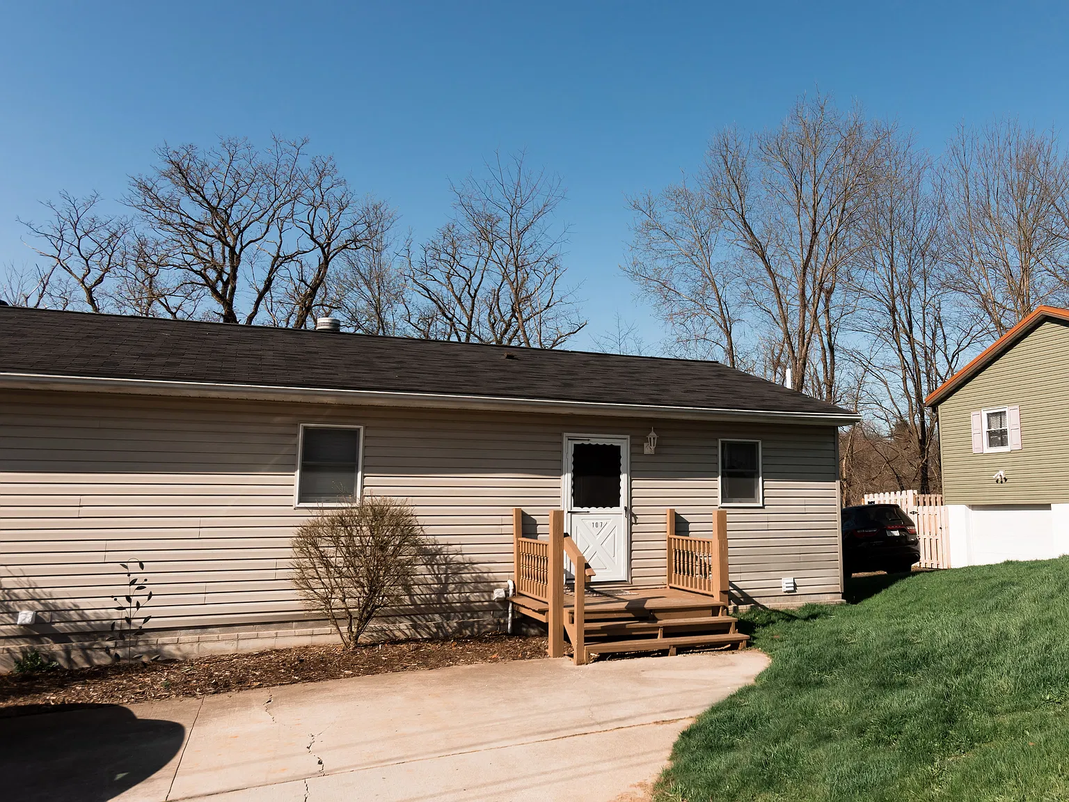 2 bed, 896 sqft, $825 — Photo 1