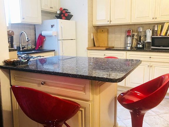 5th image of 102 W 74th St APT 4C