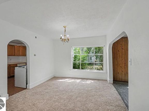 3rd image of 221 W Center St