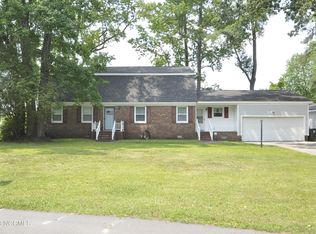 1095 Circle Dr, Robersonville, NC 27871