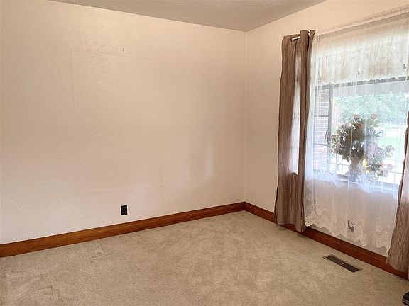 5th image of 602-604 2nd Ave