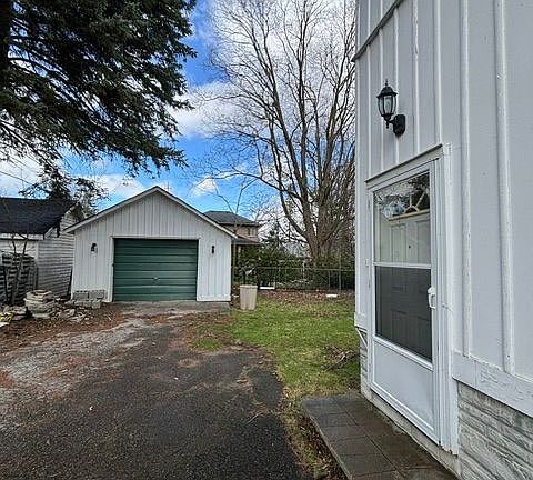 5th image of 10729 Victoria Square Blvd
