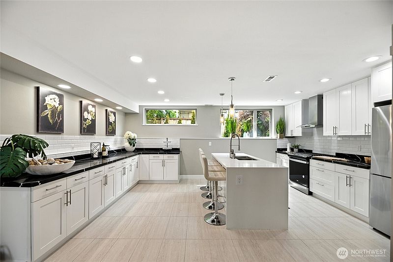 2nd image of 8221 S 121st Street