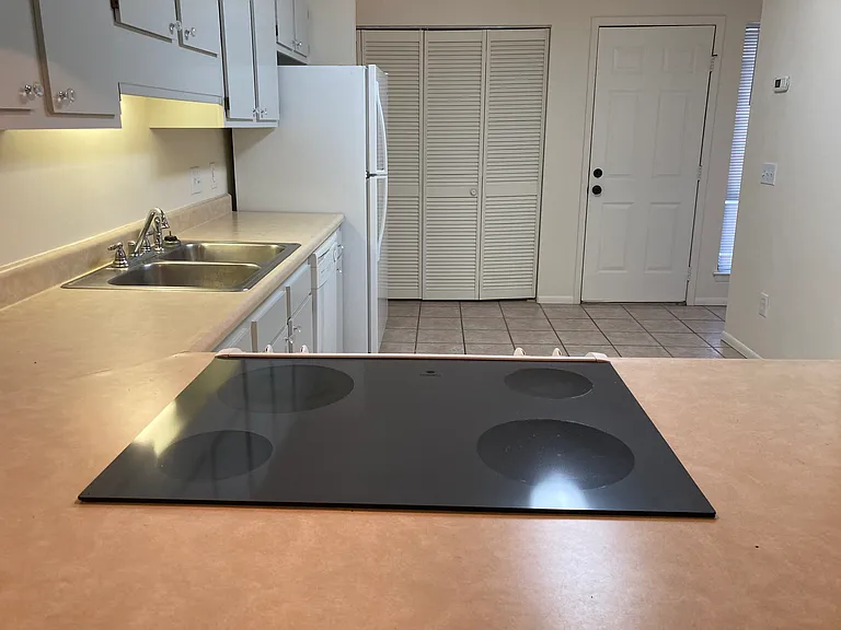 860 Premier Dr — Photo 14