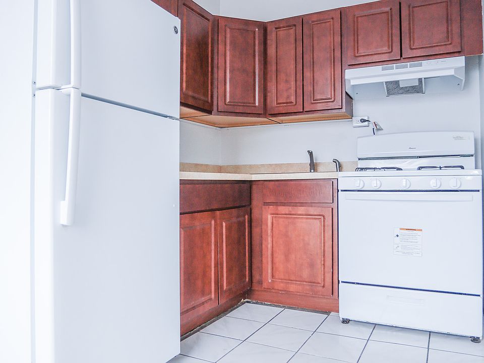 1st image of 1635 W Morse Ave APT 108