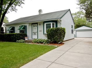 290 Raupp Blvd, Buffalo Grove, IL 60089