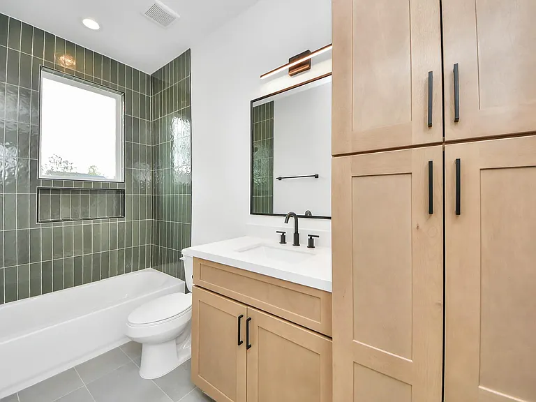 505 Middle St — Photo 33