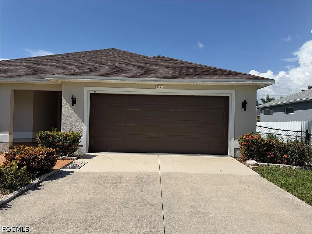 3 bed, 2.0 bath, 1693 sqft, $1,900 — Photo 3
