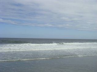 27 I St APT 4, Hampton, NH 03842