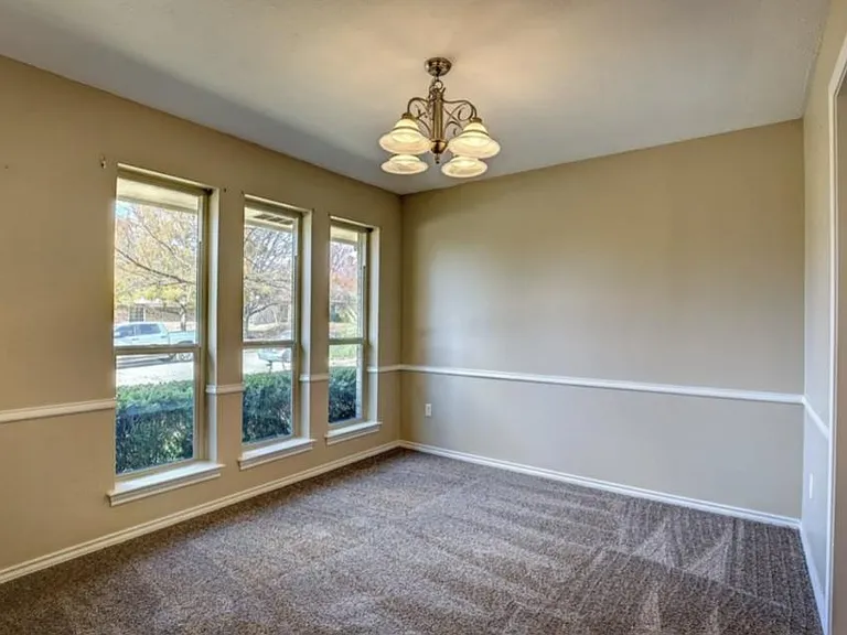 102 Teakwood Dr — Photo 2
