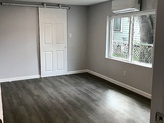 3rd image of 306 E Hanna Ave