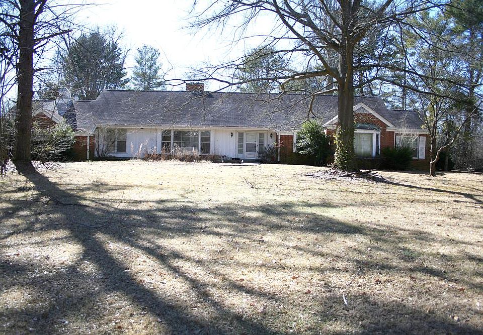 1st image of 404 Minerva Dr