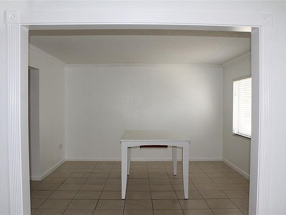 4th image of 151 Oyster Bay Cir APT 200