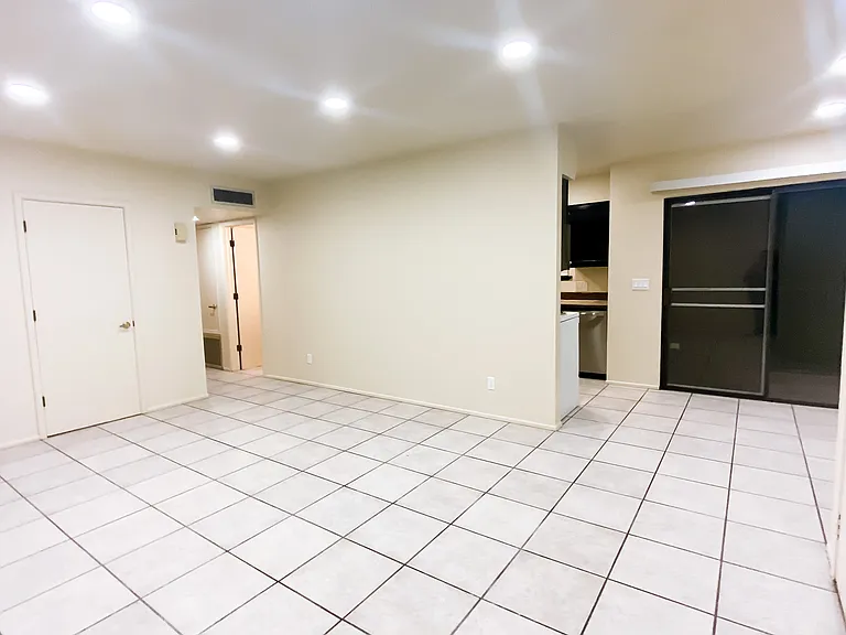 4321 Avenida Palermo #D — Photo 7