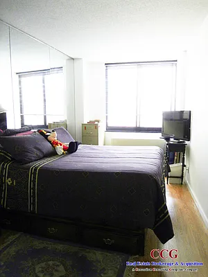 Sold by CCG Real Estate Brokerage | media 8