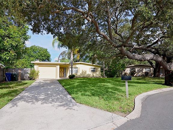 2nd image of 372 Huntington Dr W