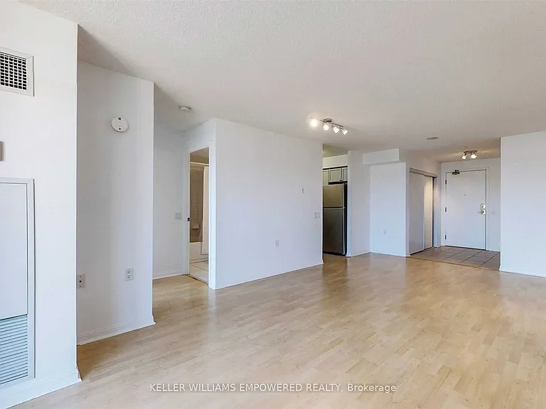 650 Lawrence Ave W #915 — Photo 21