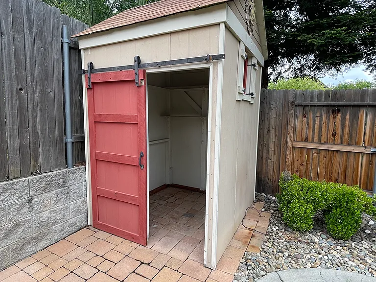1213 Regina St — Photo 35