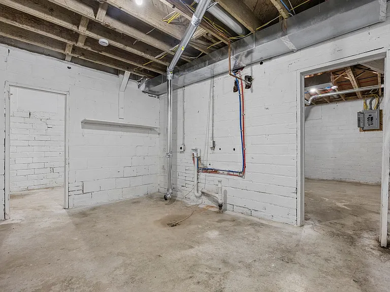 511 W Church St — Photo 16