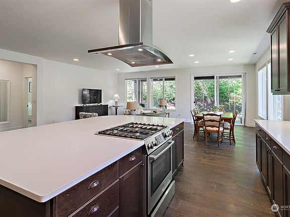 3rd image of 5315 Waldron Drive NE