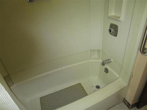 4th image of 1018 Lee Lane