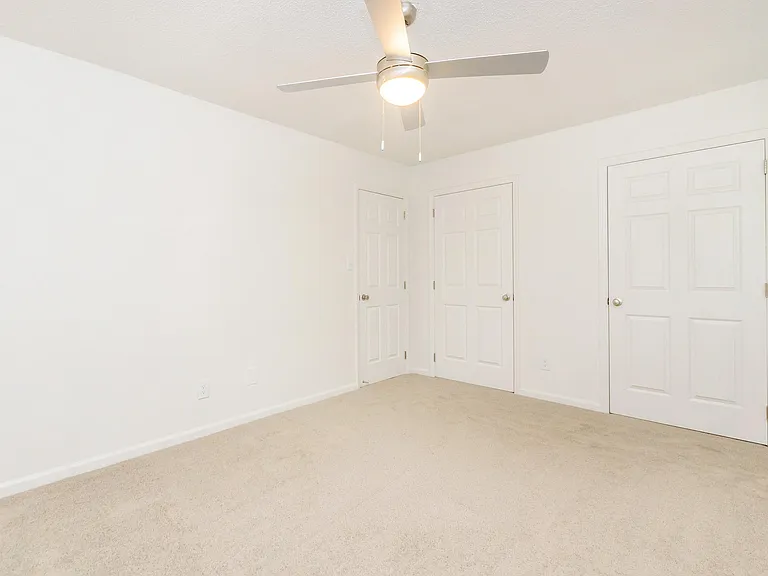 Belmont Heights Apartments & Townhomes — Photo 37