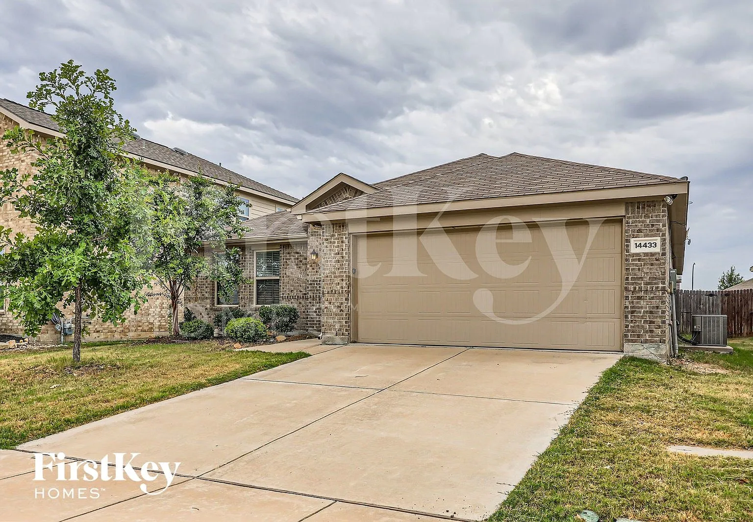 3 bed, 2.0 bath, 2091 sqft, $2,375 — Photo 2