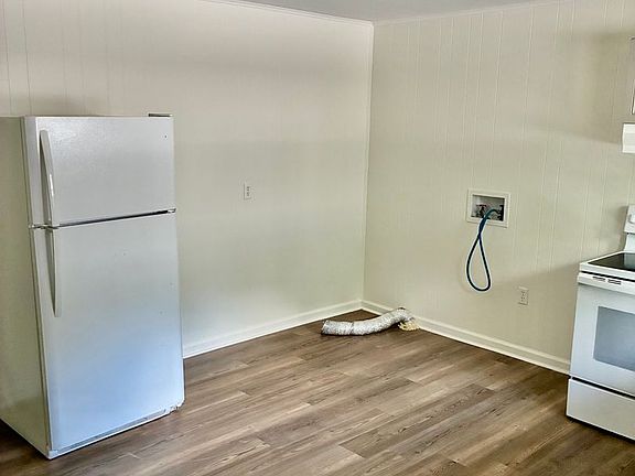 5th image of 109 Signal View St APT A