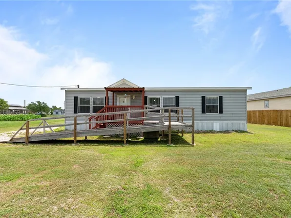 518 3rd St, Bayside, TX 78340