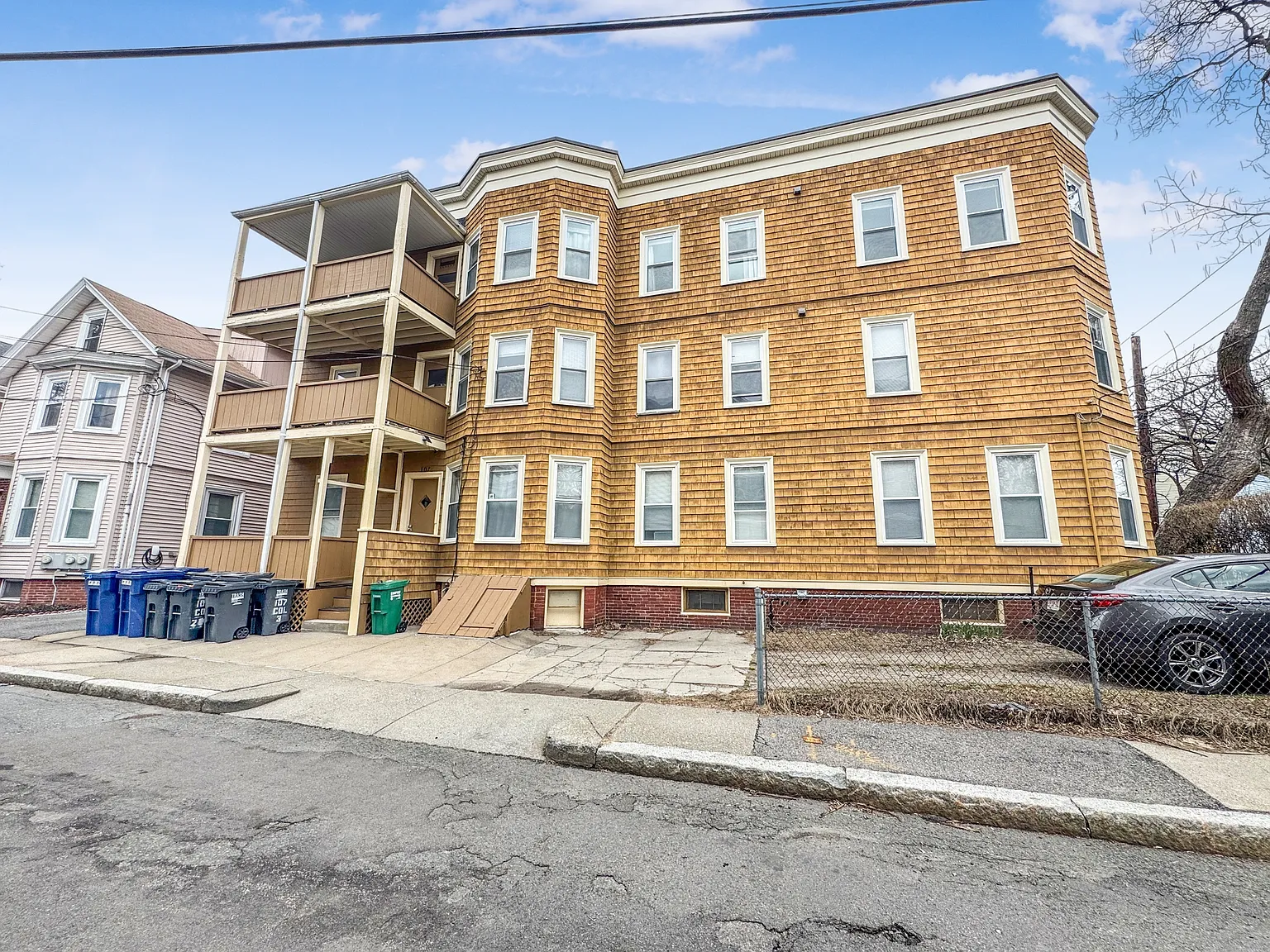 107 Columbia St — Photo 4