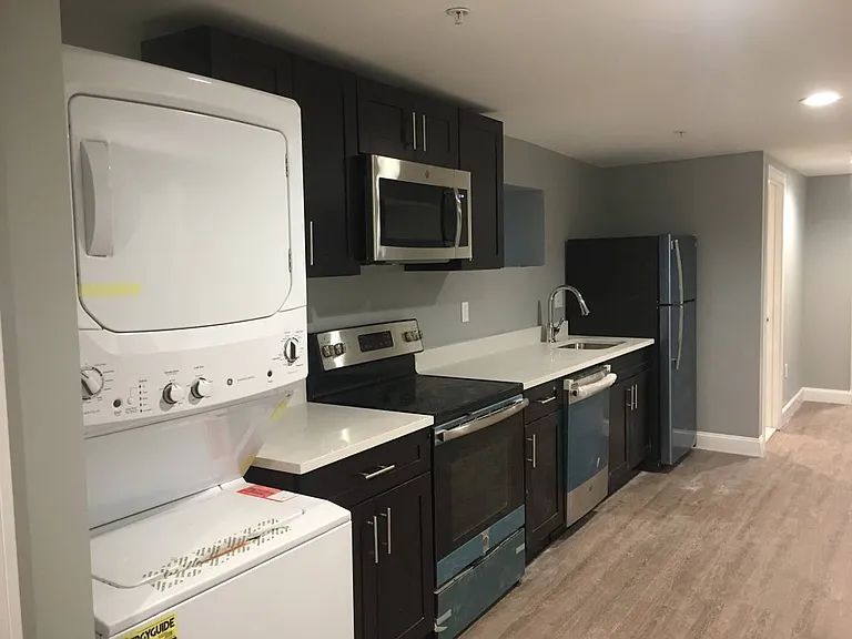 3215 Washington St — Photo 3