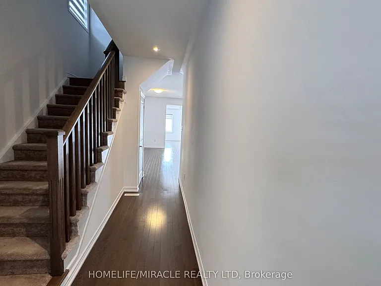 166 Seeley Ave — Photo 2