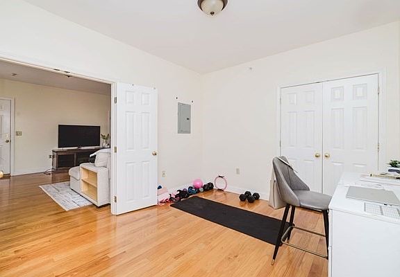 Bedroom 2 or optional use as office or den