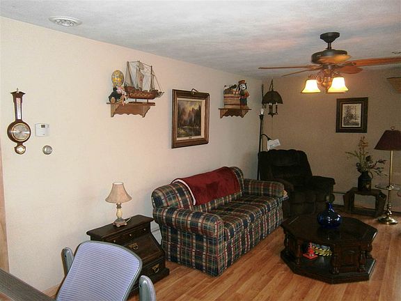 4th image of 915 Blenheim Dr
