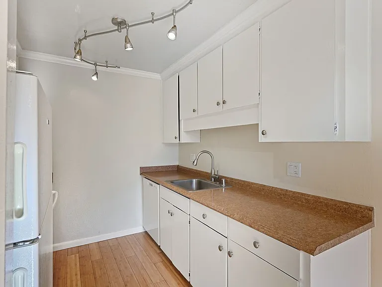 100 Devon Avenue — Photo 33