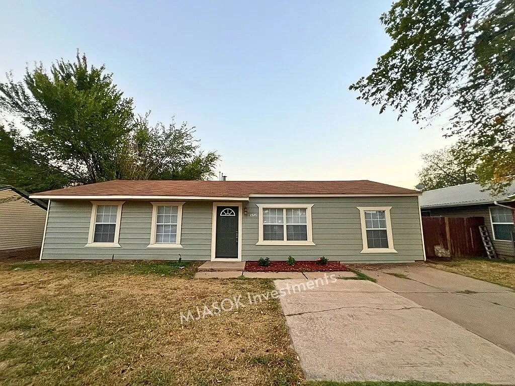 4 bed, 2.0 bath, 1365 sqft, $1,075 — Photo 1