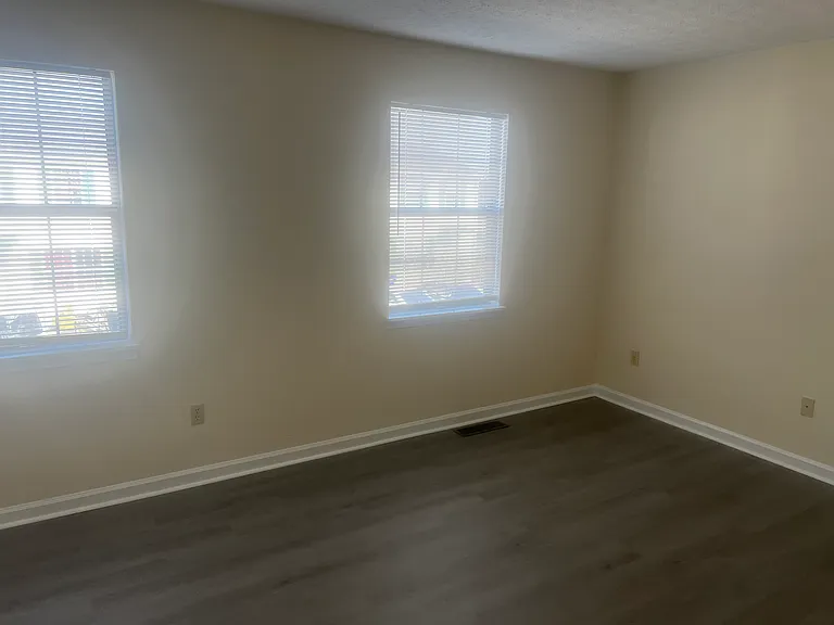 3260 Spring Hollow Ave — Photo 15