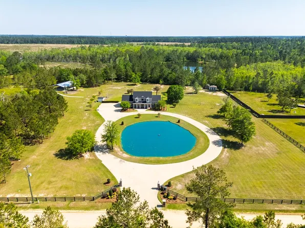 8067 Smith Rd, Hahira, GA 31632