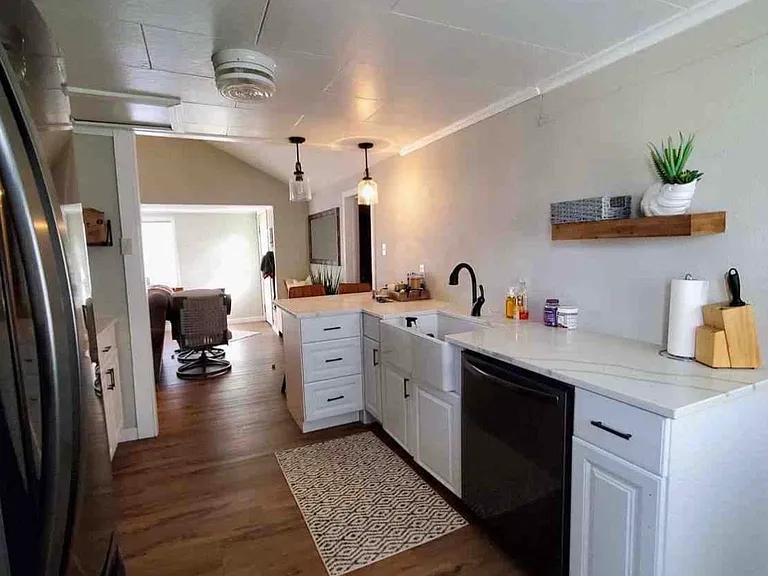 528 SW 33rd St — Photo 9