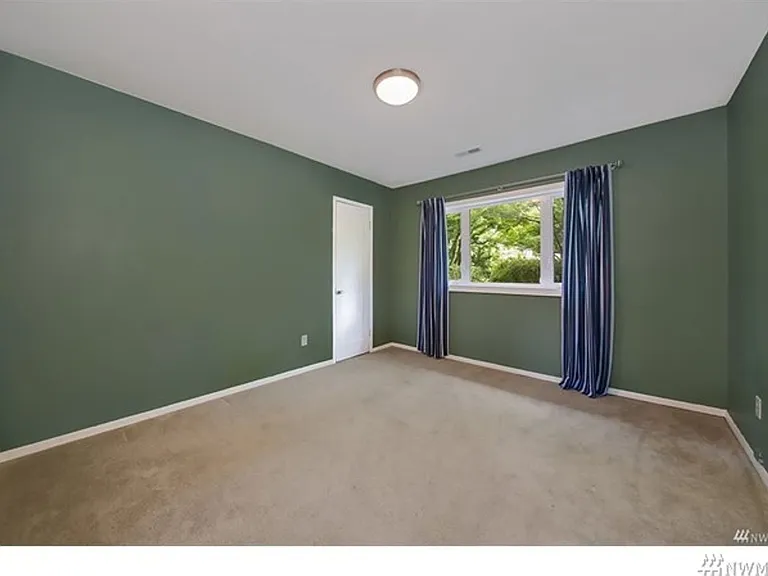 10424 NE 17th St — Photo 16