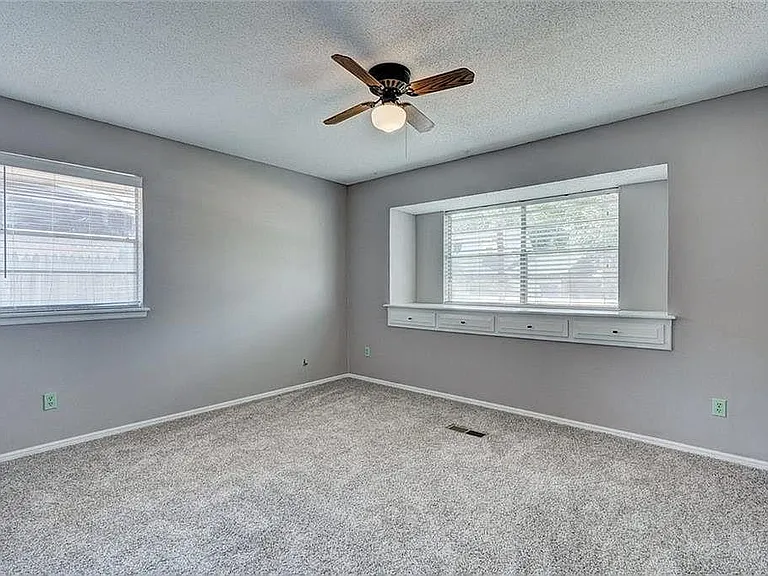 2531 Linden Ave — Photo 15