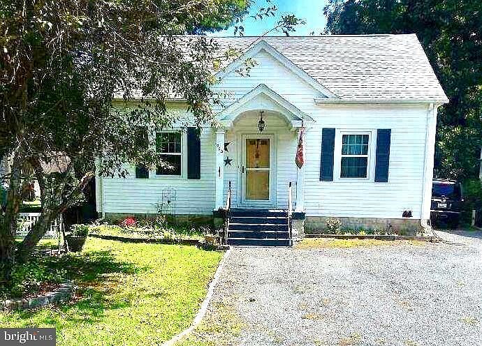 2nd image of 903 Cedar St