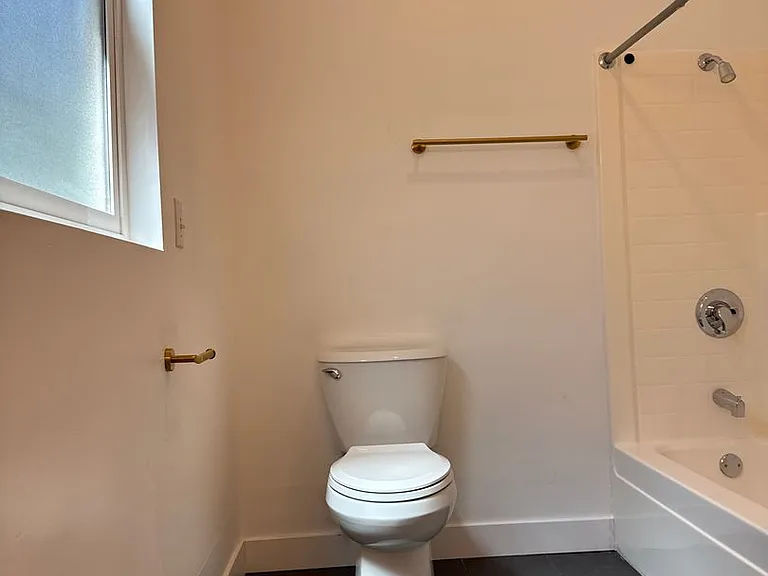 1144 Willis St — Photo 16