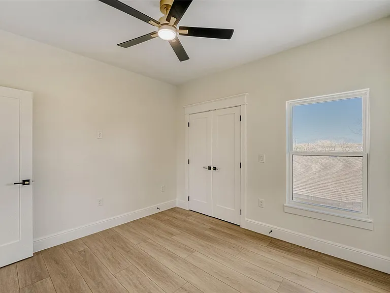 406 E Carrie Mnr — Photo 29