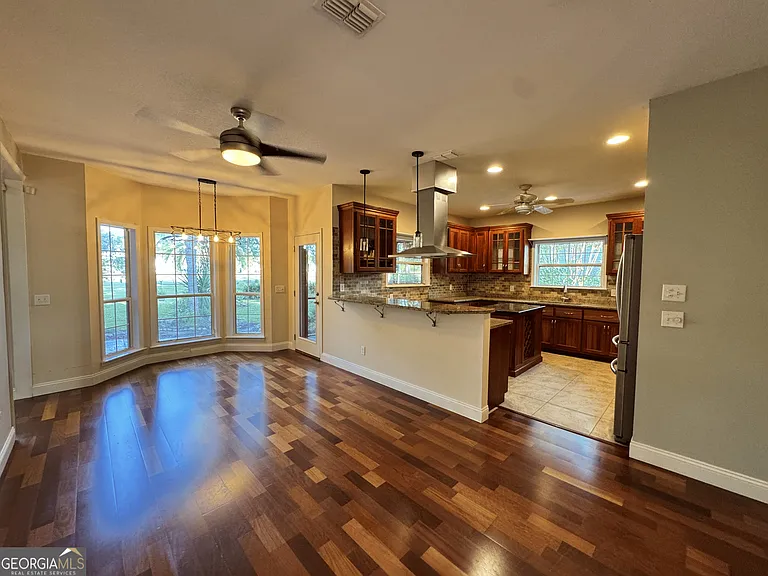 535 Cardinal Cir E — Photo 8