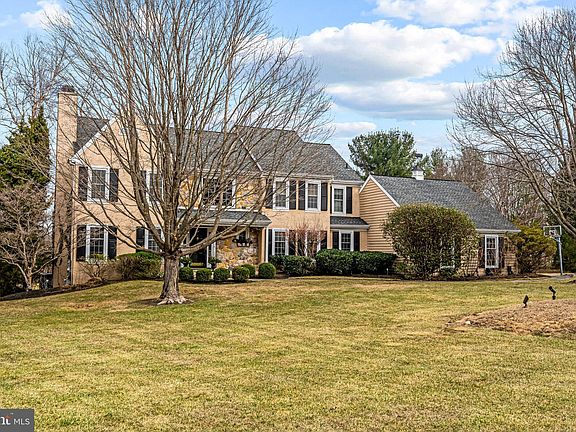 2nd image of 365 Country Ln
